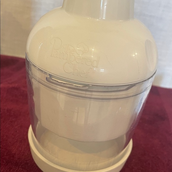 Pampered Chef White and Gray Manual Chopper - Picture 2 of 4